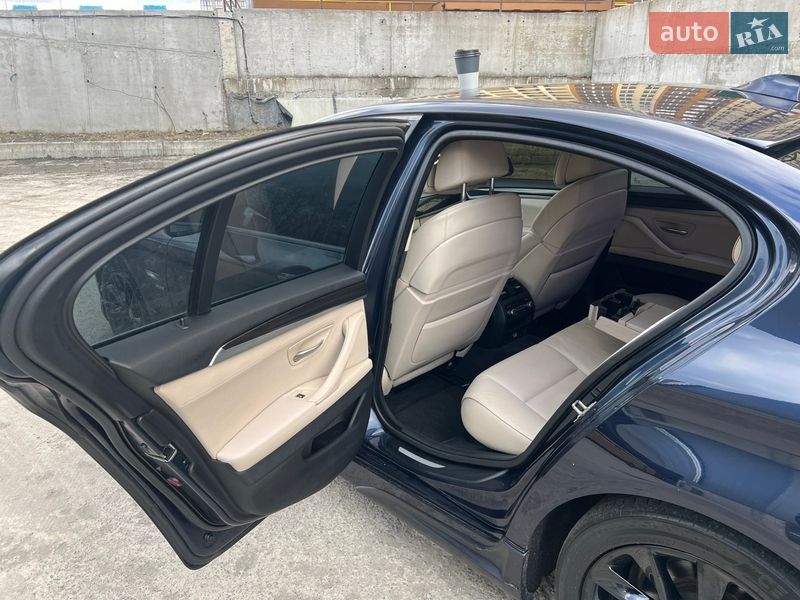 Седан BMW 5 Series 2011 в Вишневом фото 15 Седан BMW 5 Series 2011 в Вишневом