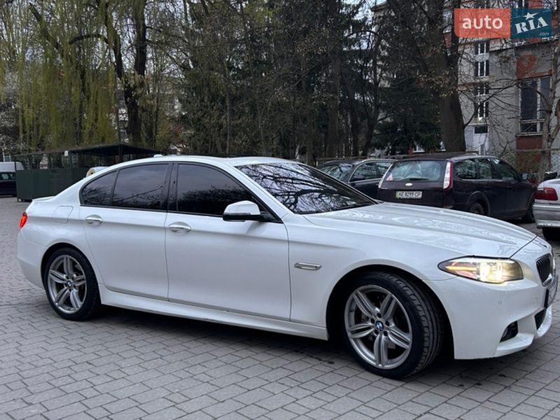 Седан BMW 5 Series 2015 в Львові