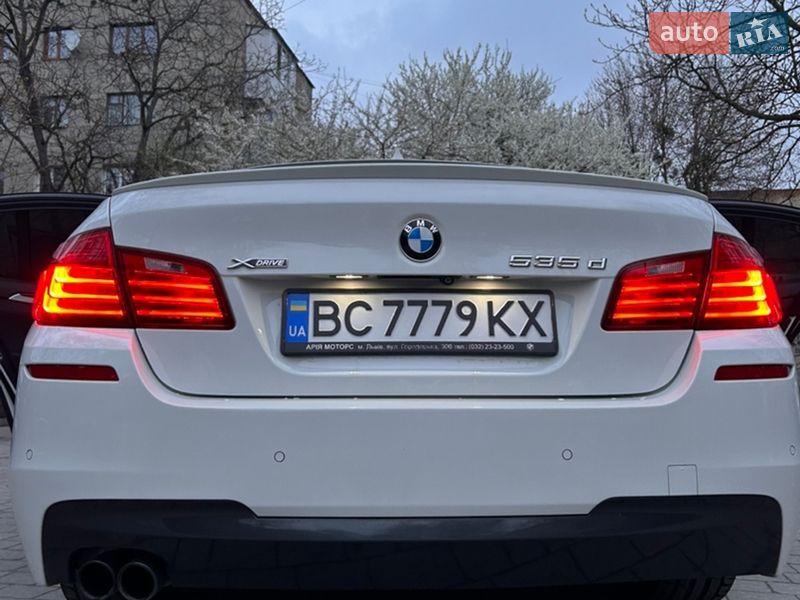 Седан BMW 5 Series 2015 в Львові