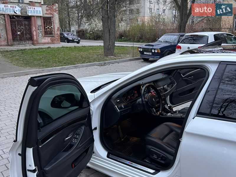 Седан BMW 5 Series 2015 в Львові