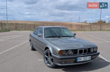 Седан BMW 5 Series 1989 в Ровно