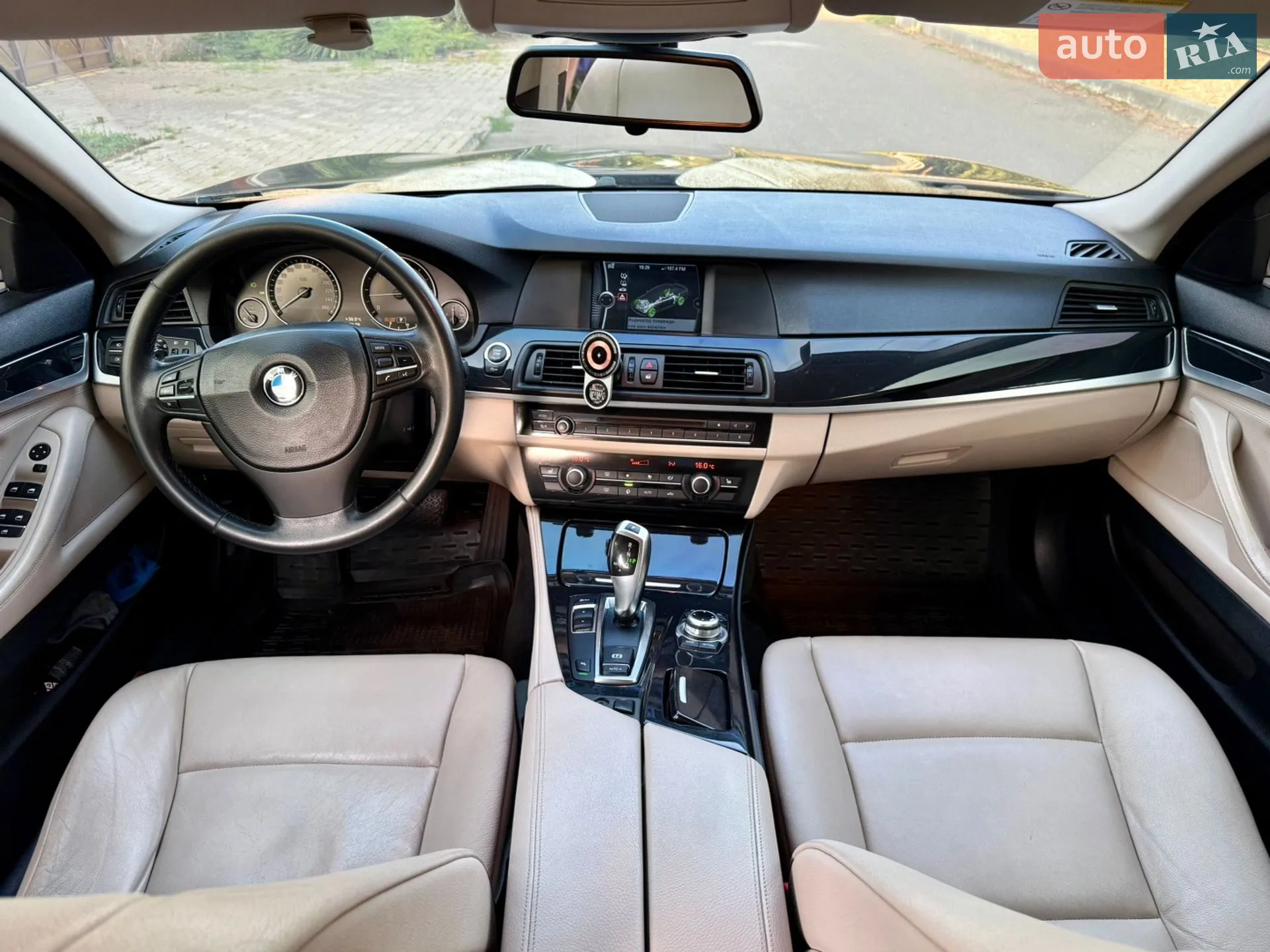 2012 BMW 5er - мініатюра 22