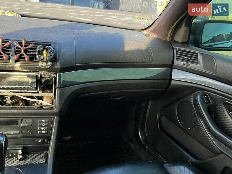 Седан BMW 5 Series 2000 в Чернигове