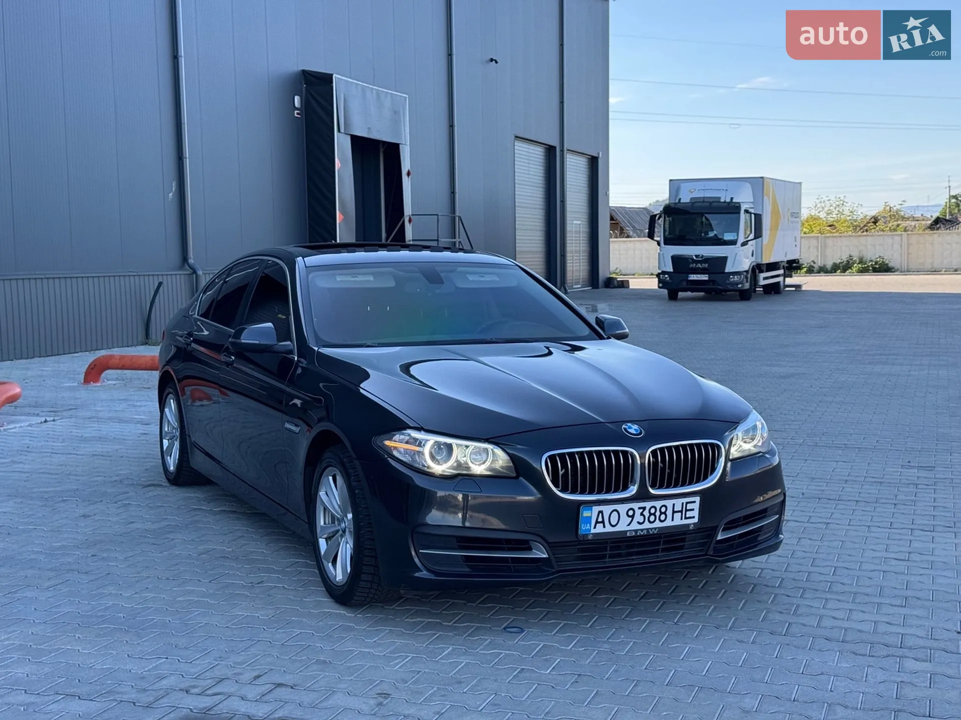 BMW 5 Series 2013 VIN WBA5A5C50ED502186 фото оголошення 2 з 44