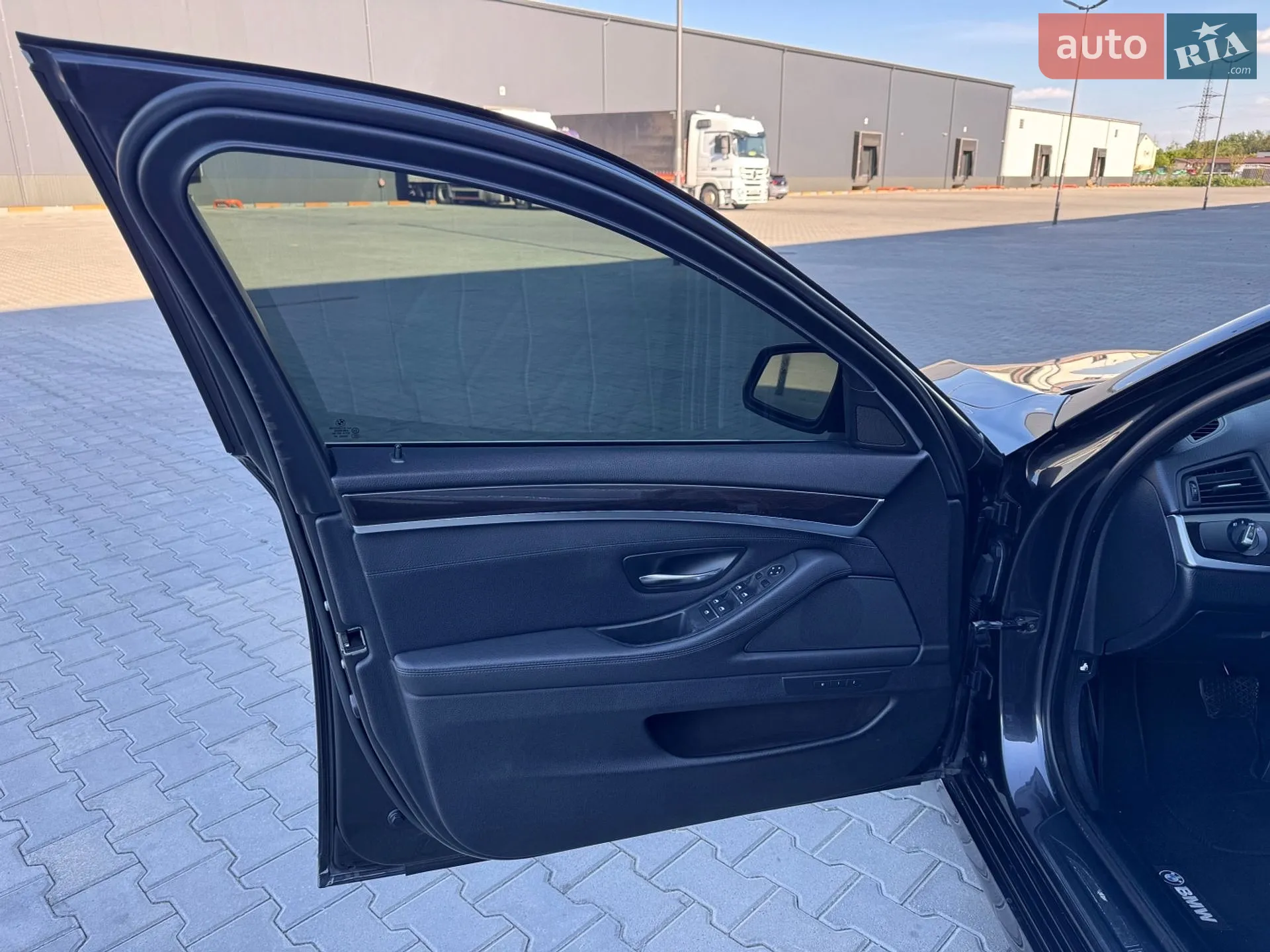 BMW 5 Series 2013 VIN WBA5A5C50ED502186 фото оголошення 18 з 44
