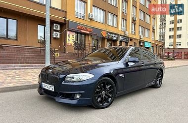 Седан BMW 5 Series 2011 в Вишневом