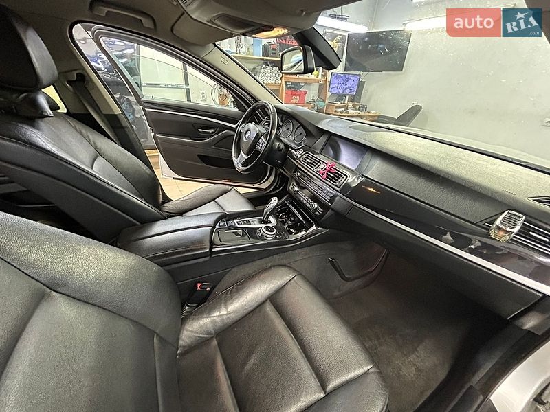 Седан BMW 5 Series 2011 в Тячеве