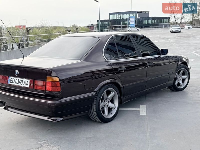Седан BMW 5 Series 1994 в Киеве
