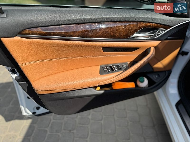 Седан BMW 5 Series 2018 в Львове