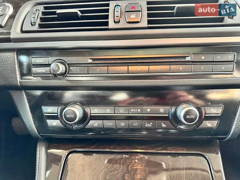 Седан BMW 5 Series 2013 в Цумани