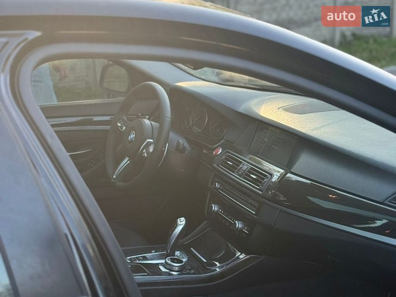 Седан BMW 5 Series 2012 в Мостиске