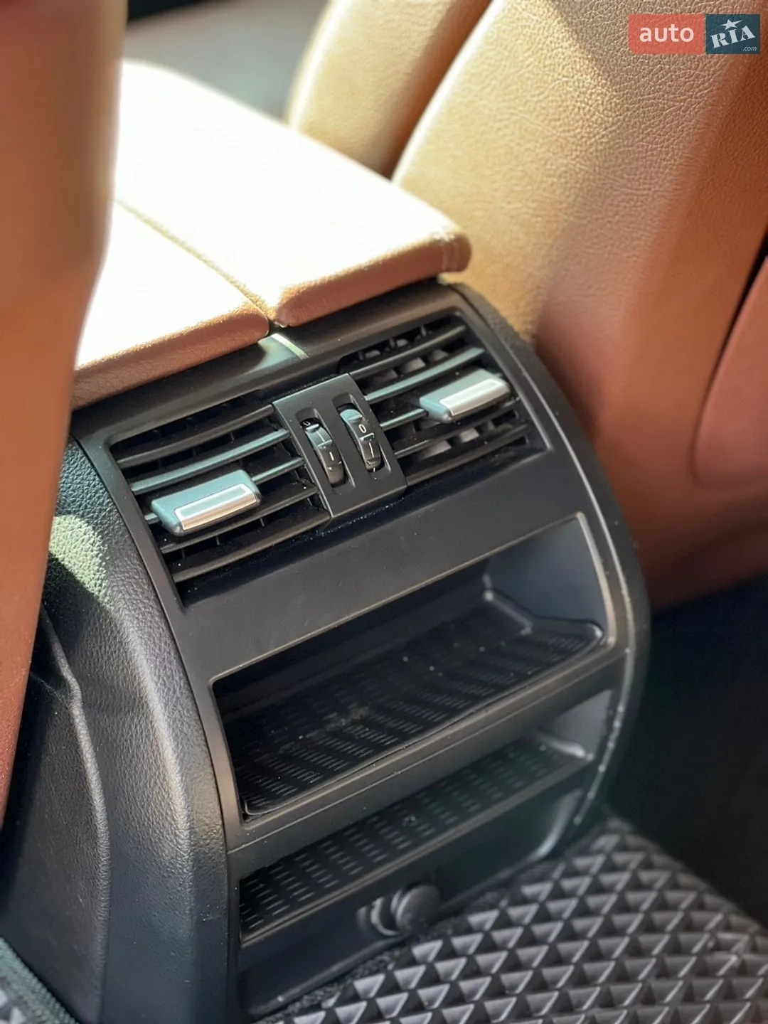 2012 BMW 5er - мініатюра 10