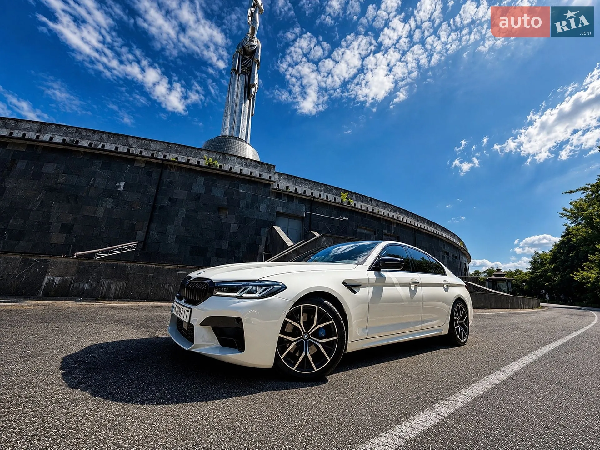 BMW 5 Series 2017 VIN WBAJE5C57JWA94600 фото оголошення 2 з 7