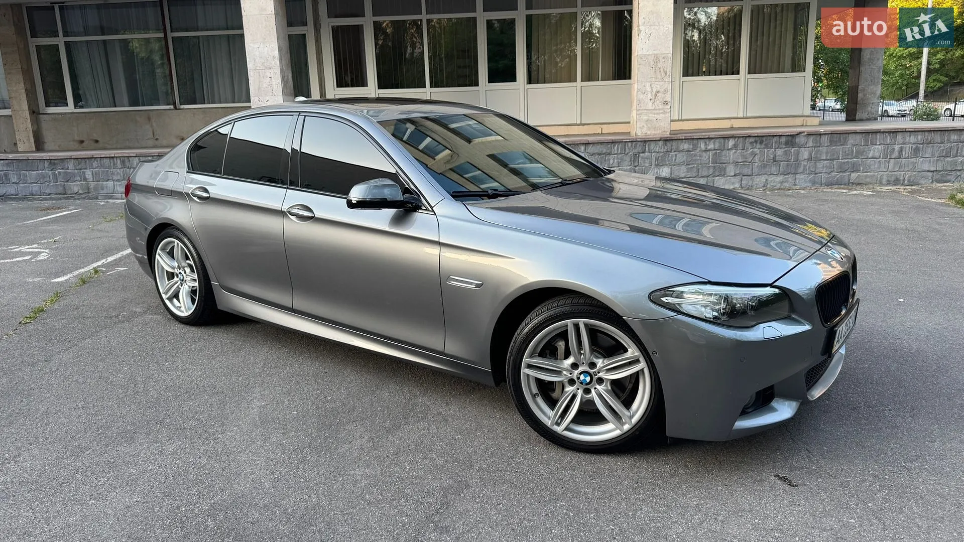 BMW 5 Series 2016 VIN WBA5B3C53GG259850 фото оголошення 2 з 43
