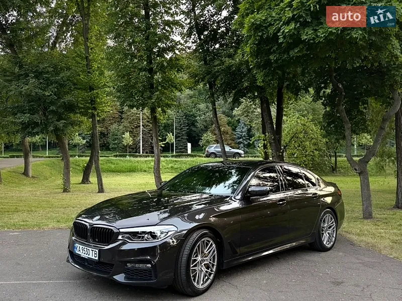 BMW 5 Series 2019 VIN WBAJE7C55KWW25433 фото оголошення 4 з 68