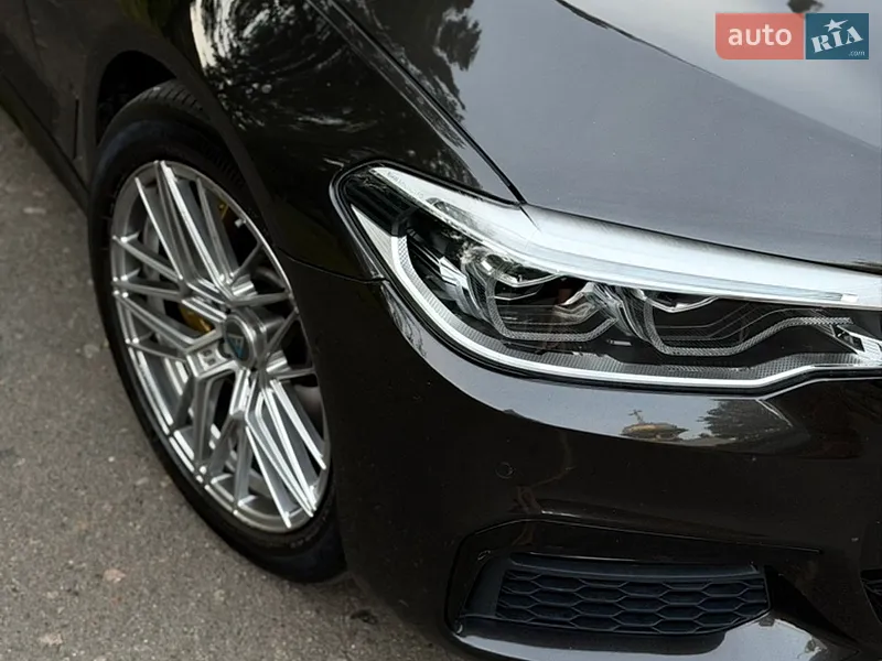 BMW 5 Series 2019 VIN WBAJE7C55KWW25433 фото оголошення 11 з 68