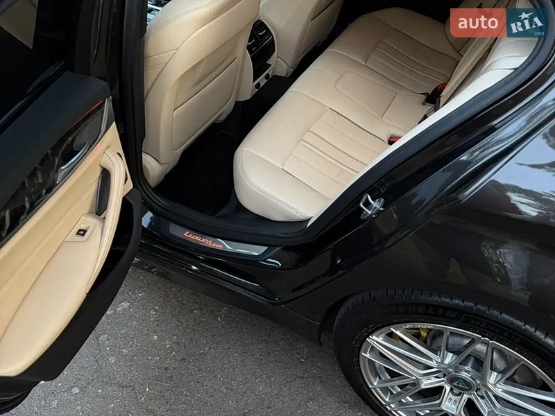 BMW 5 Series 2019 VIN WBAJE7C55KWW25433 фото оголошення 15 з 68