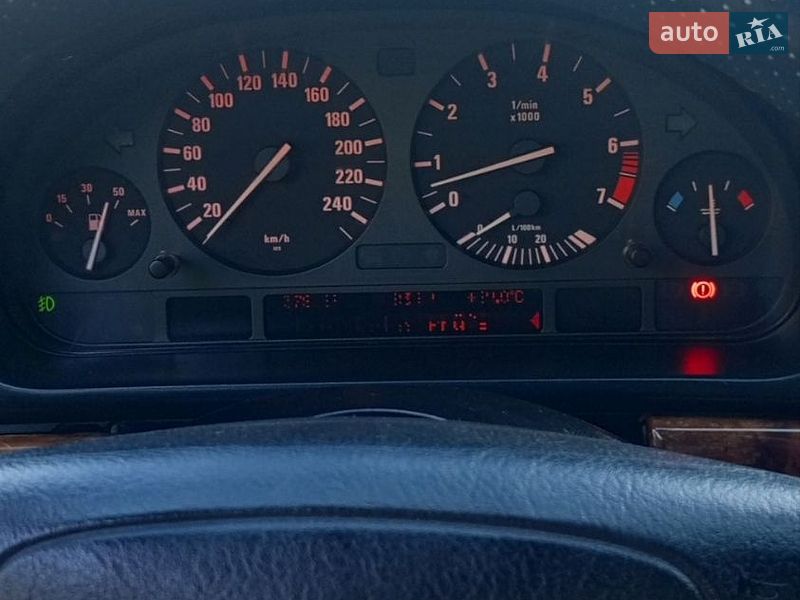 Седан BMW 5 Series 2000 в Гусятине