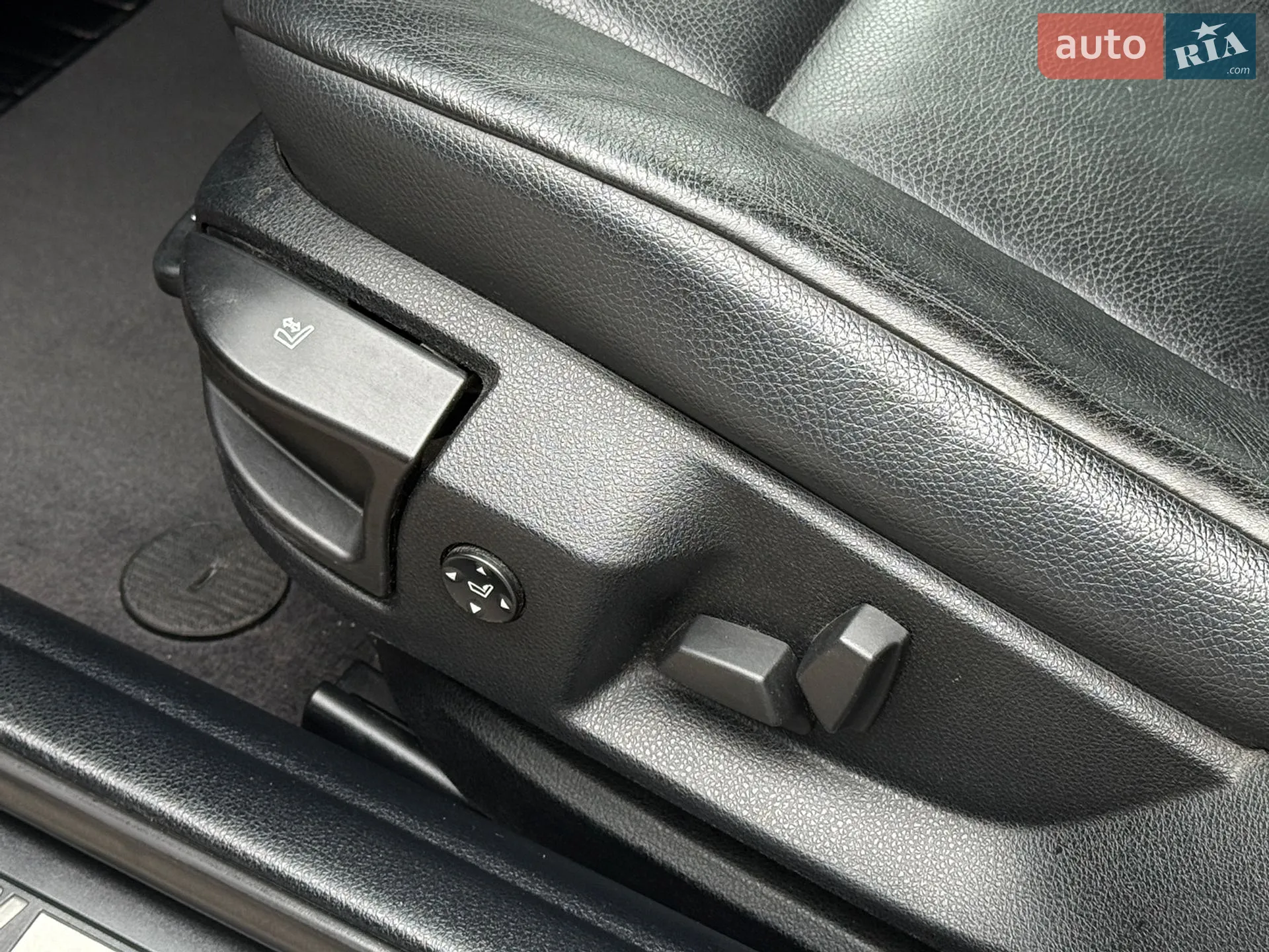 2012 BMW 5er - мініатюра 16