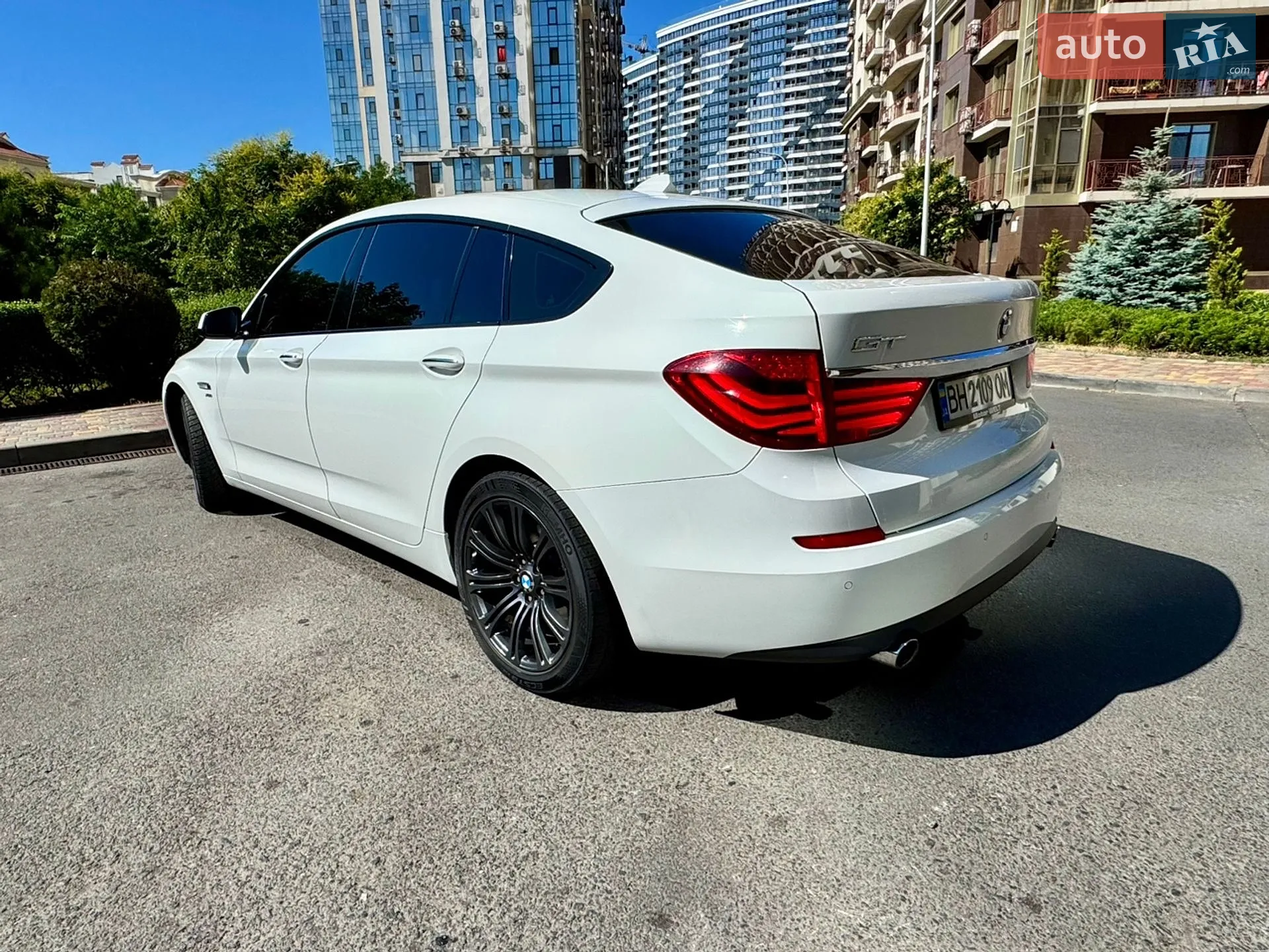 2011 BMW 5er - мініатюра 2