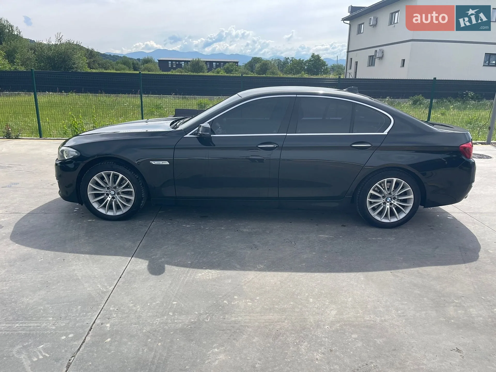 2013 BMW 5er - мініатюра 2