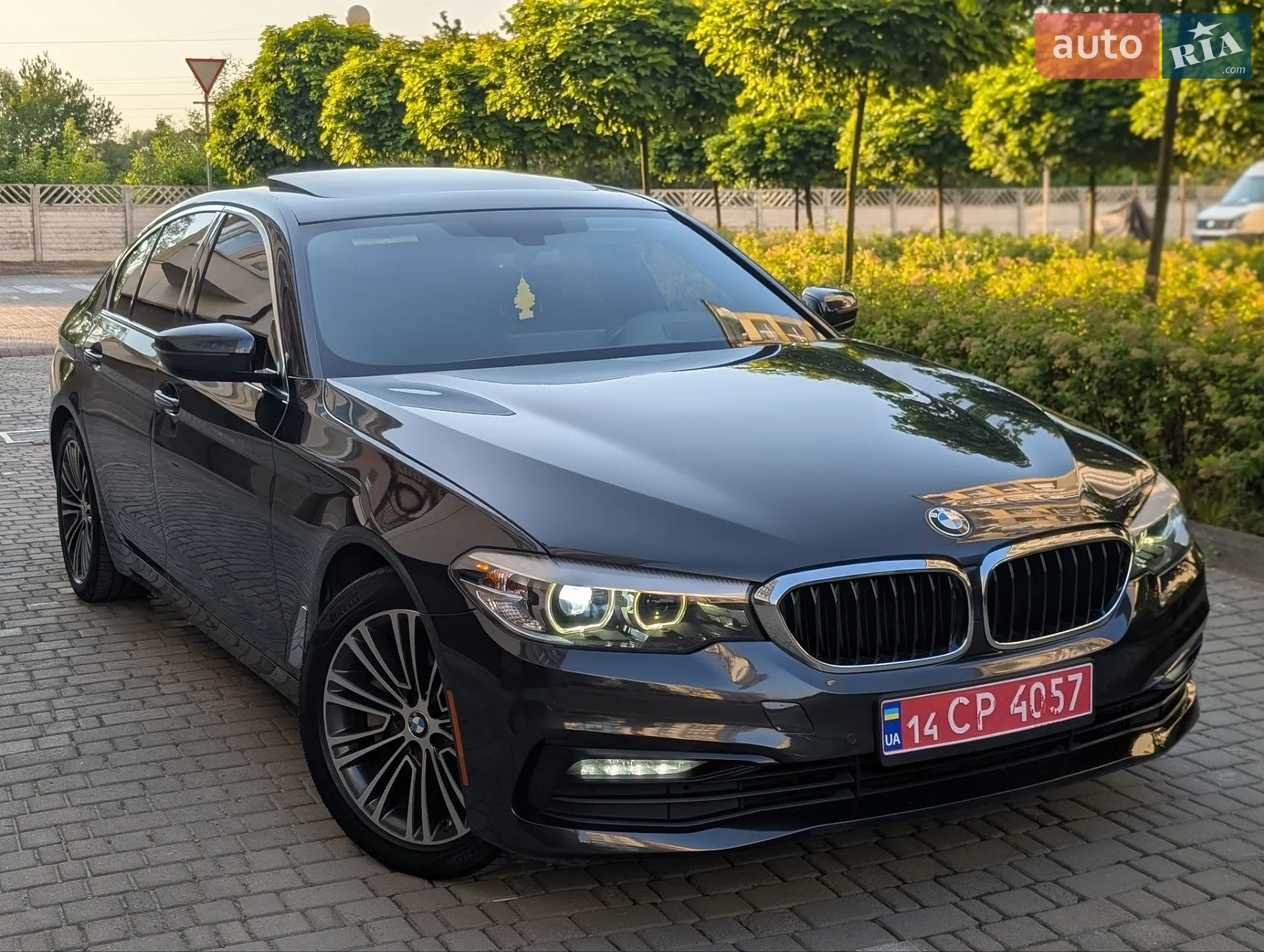 BMW 5 Series 2017 VIN WBAJA5C35HG894016 фото оголошення 18 з 86