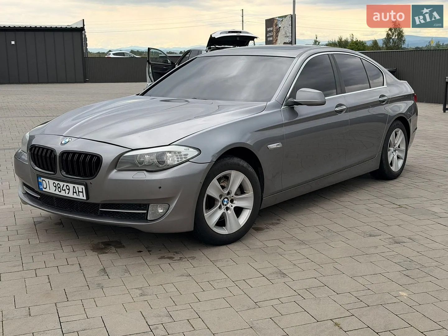 2012 BMW 5er - мініатюра 2