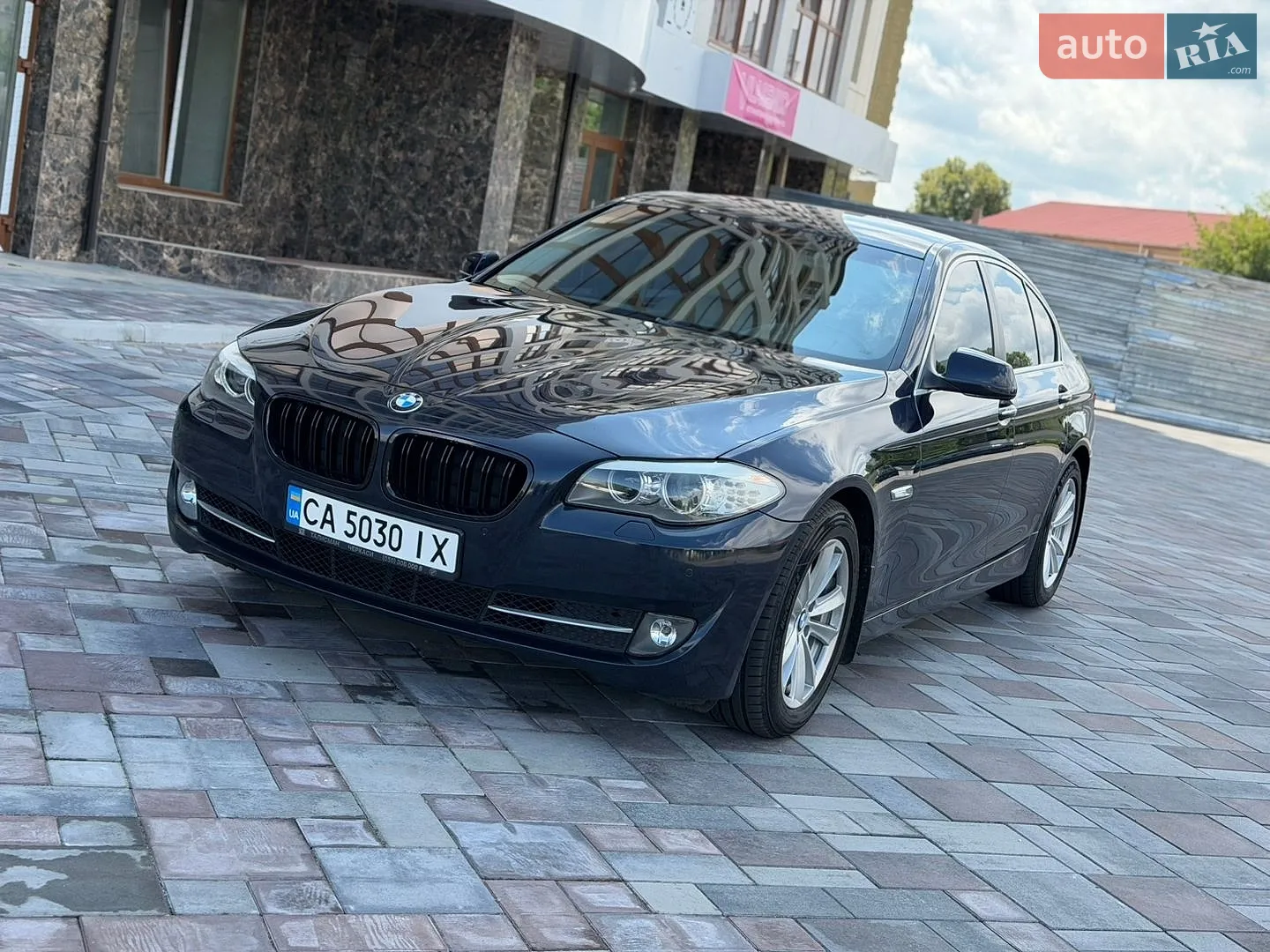 2012 BMW 5er - мініатюра 2