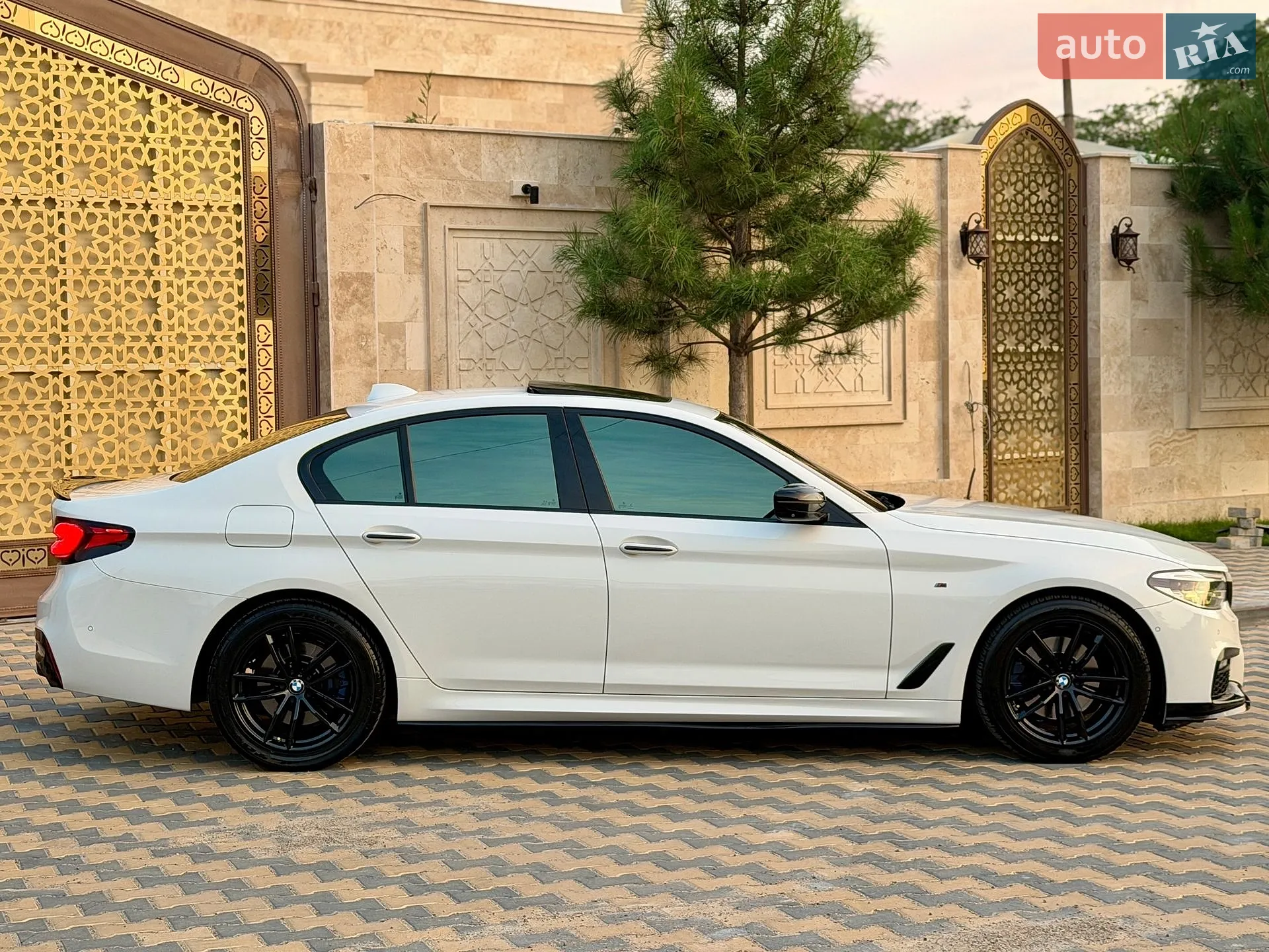 BMW 5 Series 2017 VIN WBAJC5108HG858159 фото оголошення 29 з 78