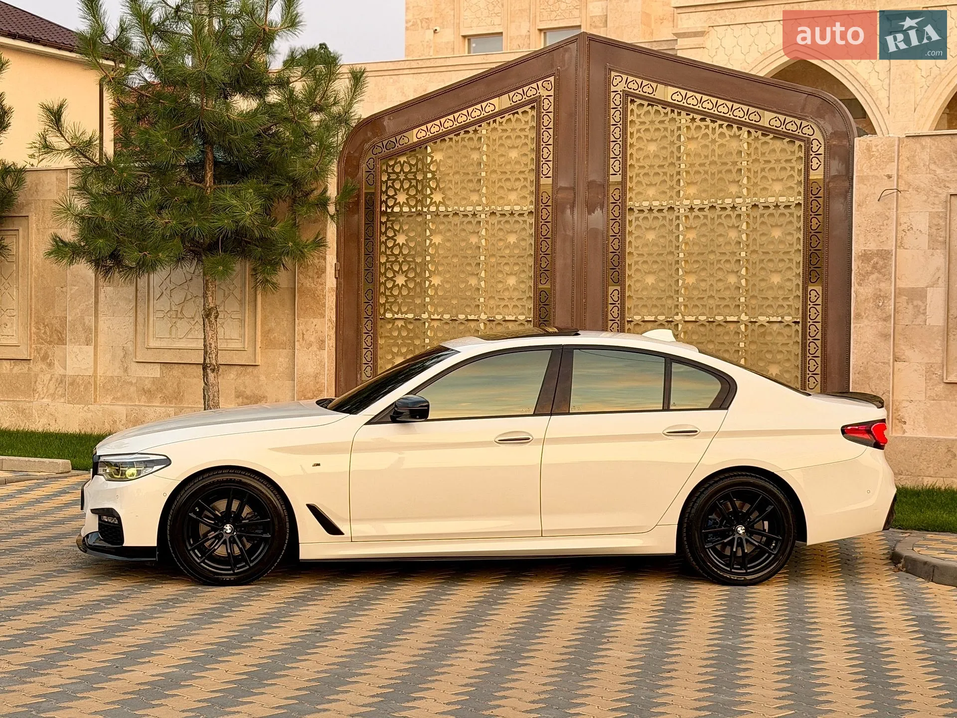 BMW 5 Series 2017 VIN WBAJC5108HG858159 фото оголошення 33 з 78