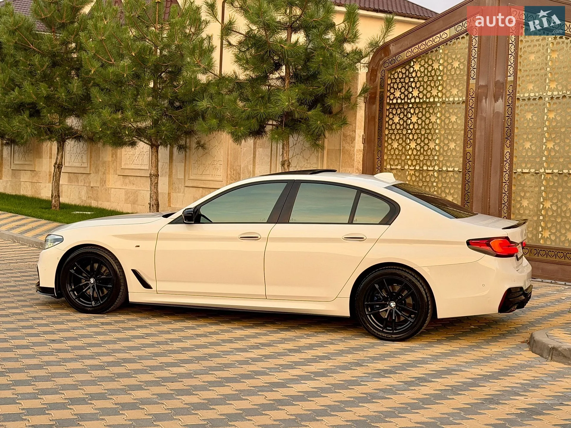 BMW 5 Series 2017 VIN WBAJC5108HG858159 фото оголошення 34 з 78