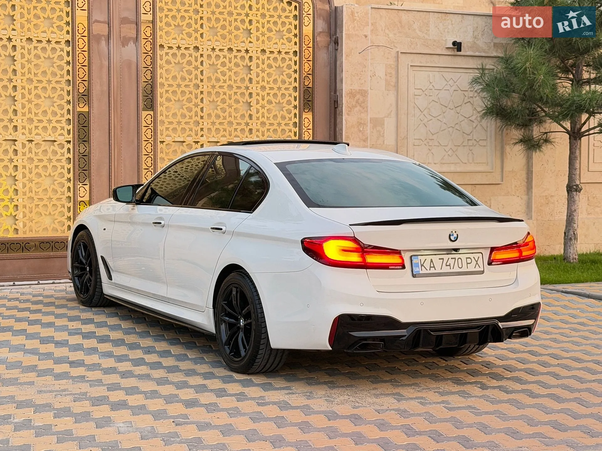 BMW 5 Series 2017 VIN WBAJC5108HG858159 фото оголошення 38 з 78