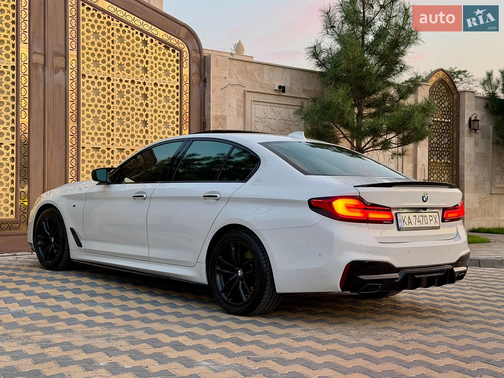 BMW 5 Series 2017 VIN WBAJC5108HG858159 фото оголошення 40 з 78