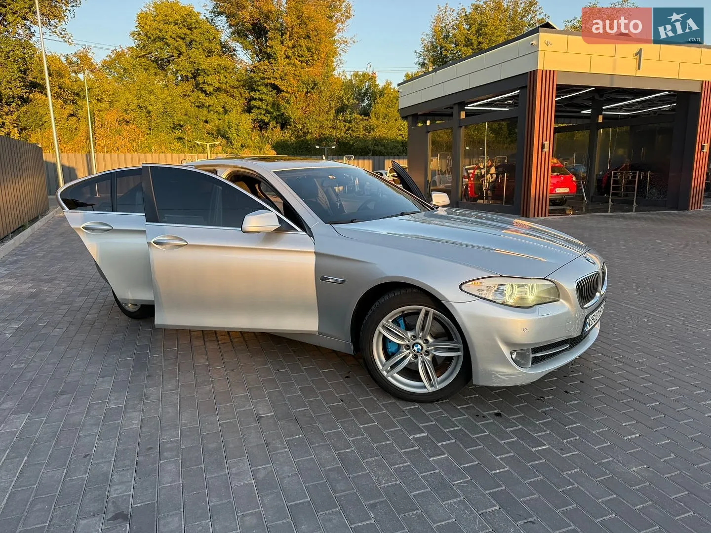 2011 BMW 5er - мініатюра 2