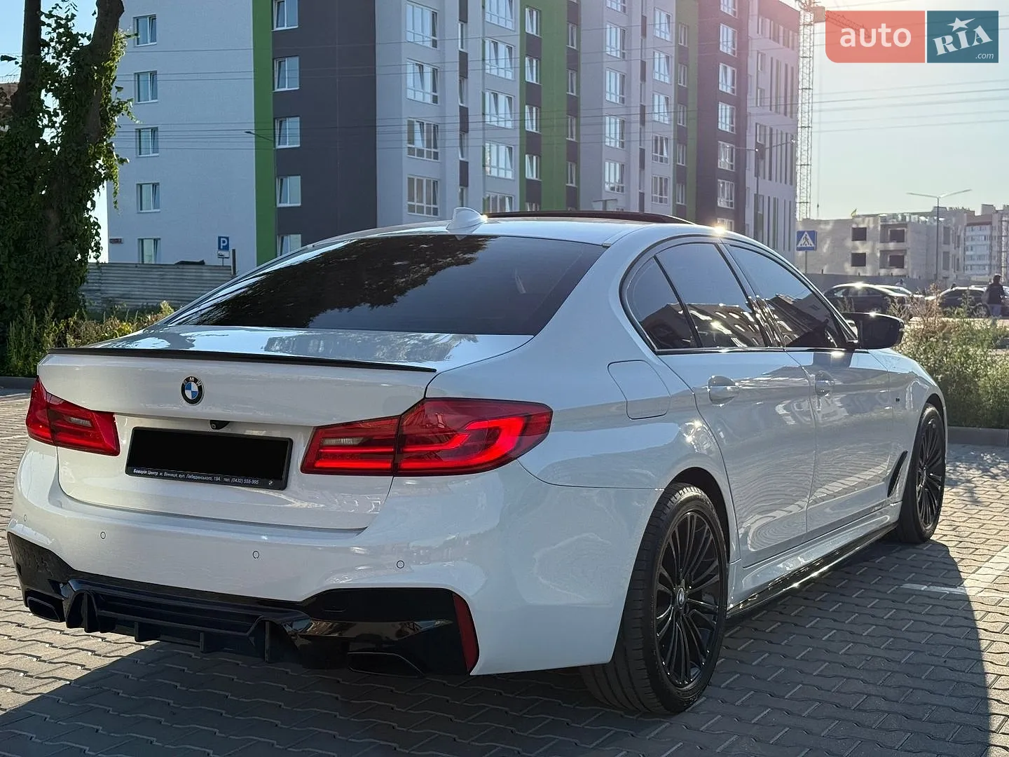 BMW 5 Series 2018 VIN WBAJA5C53KWW16956 фото оголошення 9 з 45