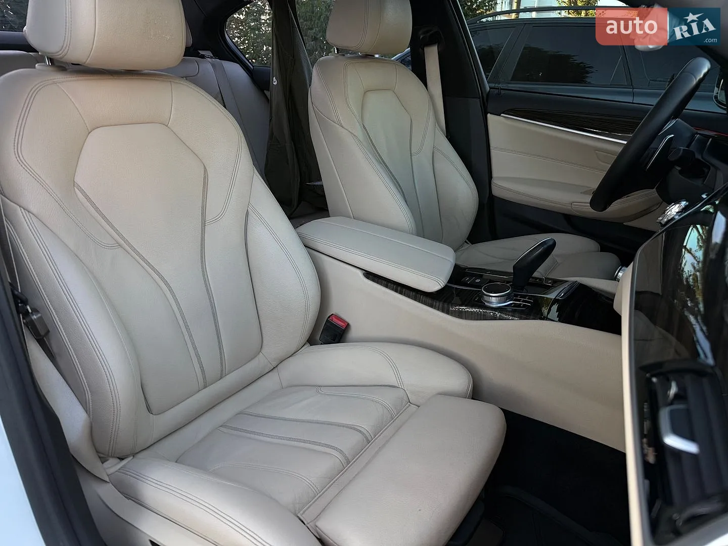 BMW 5 Series 2018 VIN WBAJA5C53KWW16956 фото оголошення 40 з 45