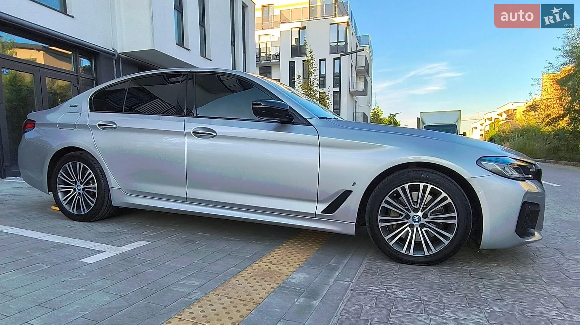 2018 BMW 5er - мініатюра 2