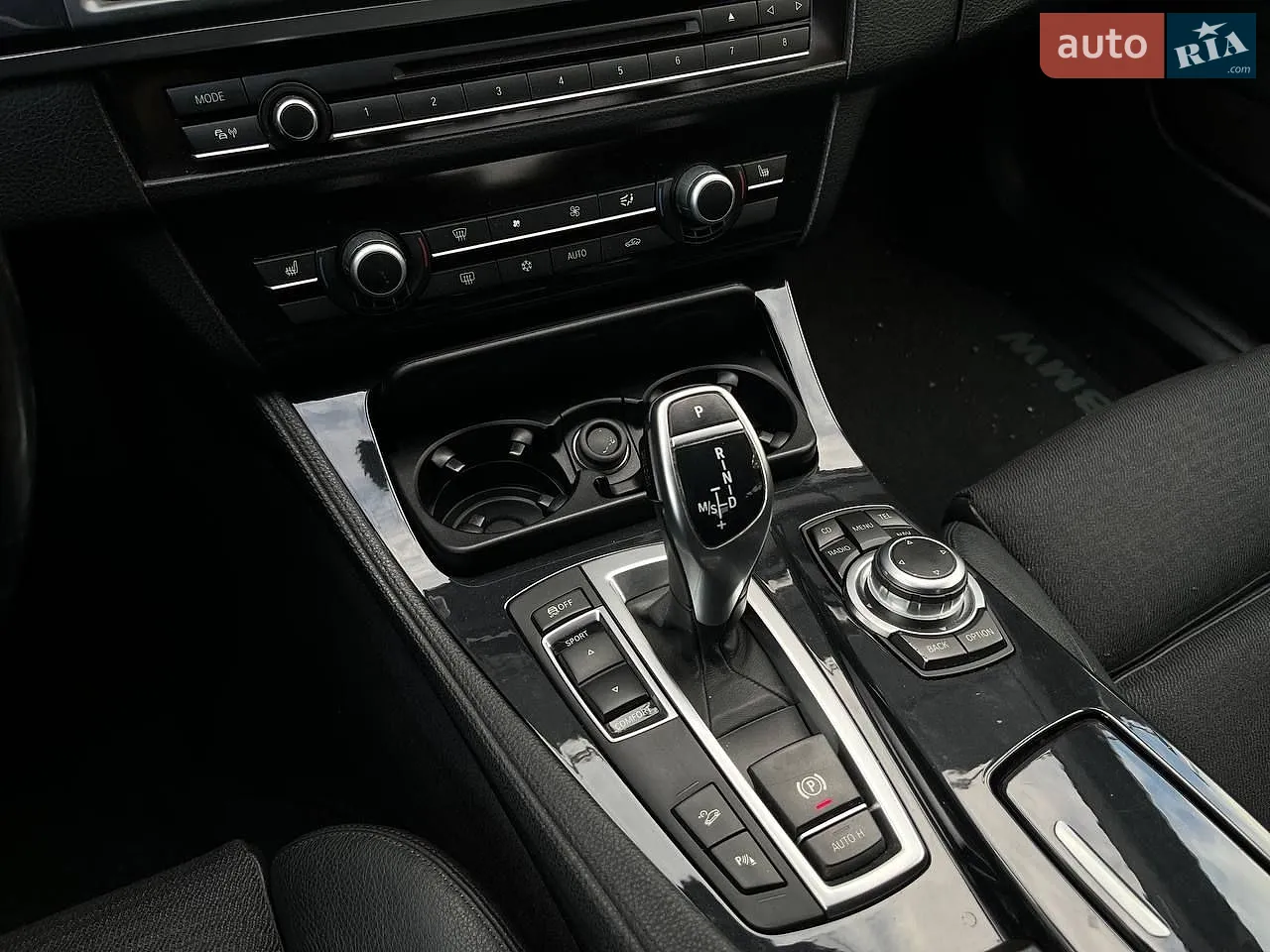 2011 BMW 5er - мініатюра 11