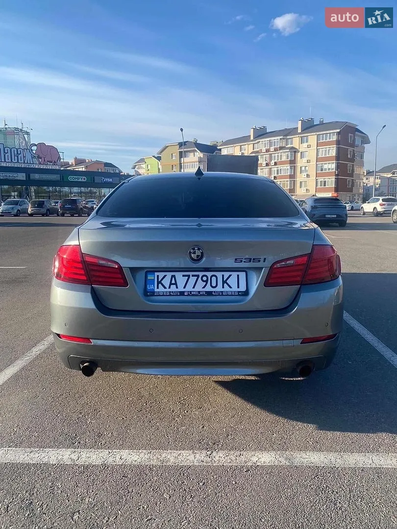 2011 BMW 5er - мініатюра 2