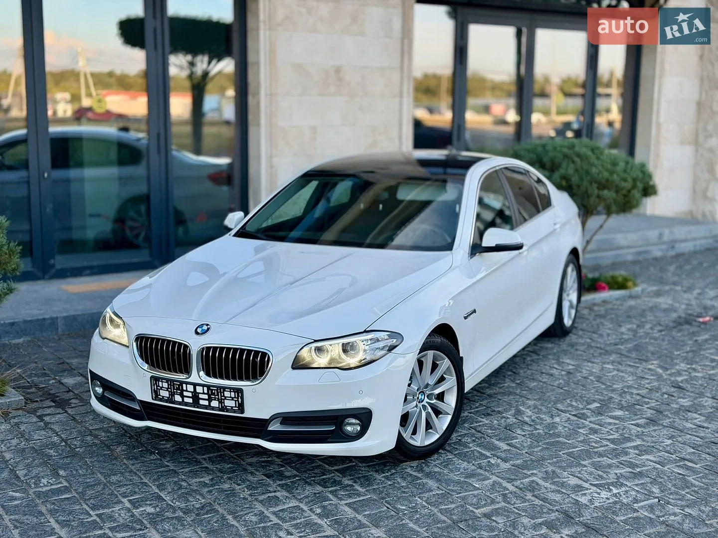 2016 BMW 5er - мініатюра 2