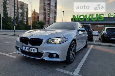 Седан BMW 520 2015 в Києві