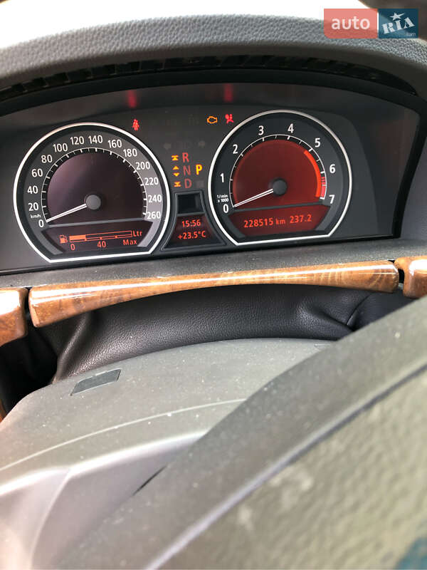 Седан BMW 7 Series 2002 в Львові