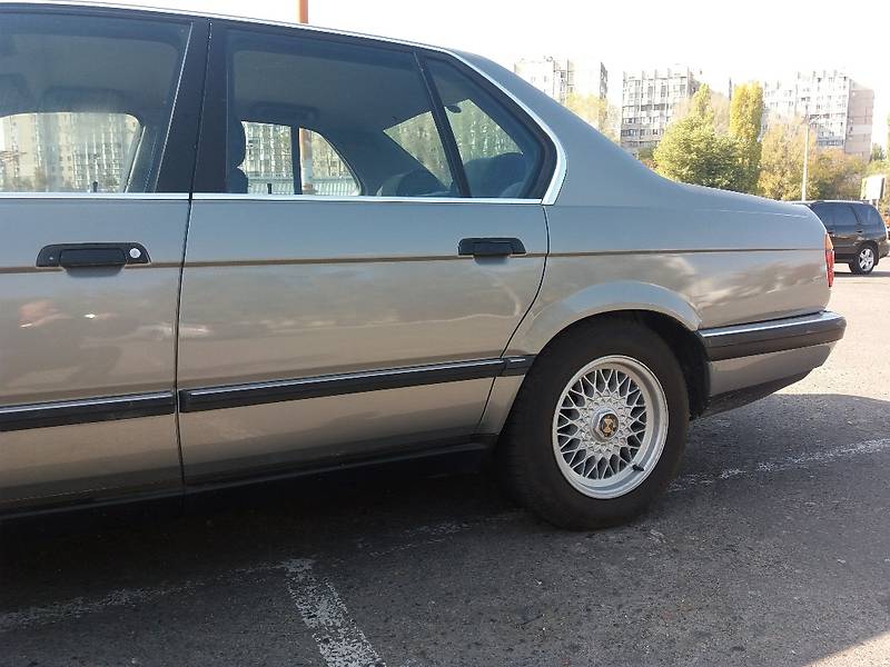 Седан BMW 7 Series 1990 в Одессе