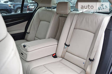 Седан BMW 7 Series 2011 в 