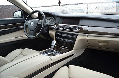 Седан BMW 7 Series 2011 в 