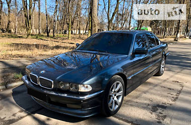 Седан BMW 7 Series 2001 в Черновцах