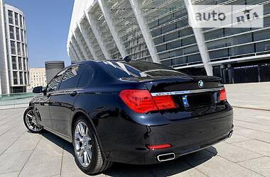 Седан BMW 7 Series 2011 в 