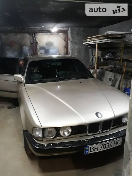Седан BMW 7 Series 1990 в Черноморске