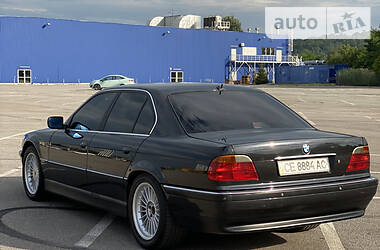 Седан BMW 7 Series 2000 в Чернівцях