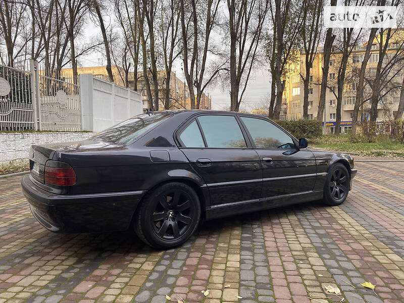 Седан BMW 7 Series 2001 в Черновцах